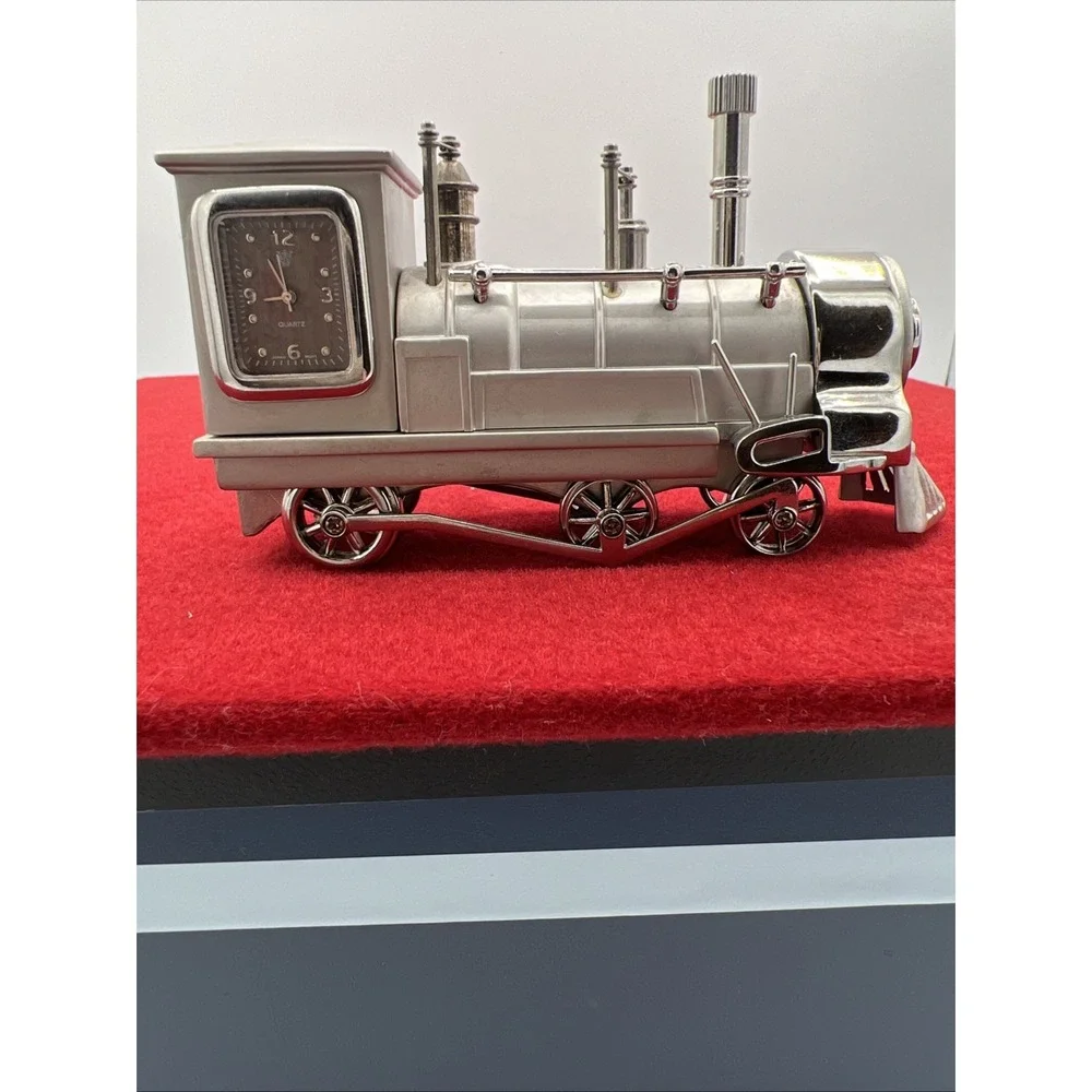 Small‎ Solid Metal Steam Train Desktop quarts Clock Japan Movement